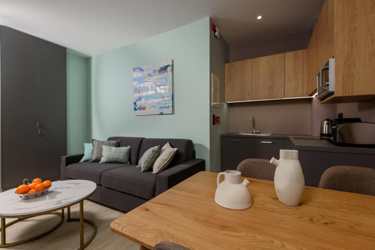 Crossroads Athens By Yha Apartamento Exterior foto